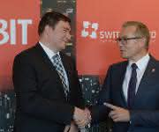 Marius Felzmann und Ruedi Noser Vertragsunterzeichnung zum CeBIT-Partnerland Schweiz 2016