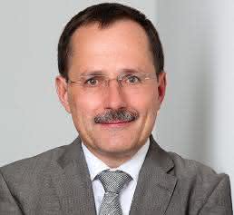 Dr. Oliver Falkenstörfer