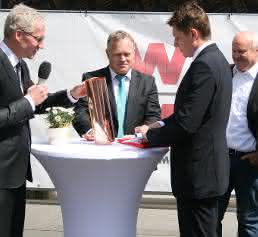 Grundsteinlegung bei Bürkert Bürkert legt den Grundstein für den neuen Campus Criesbach