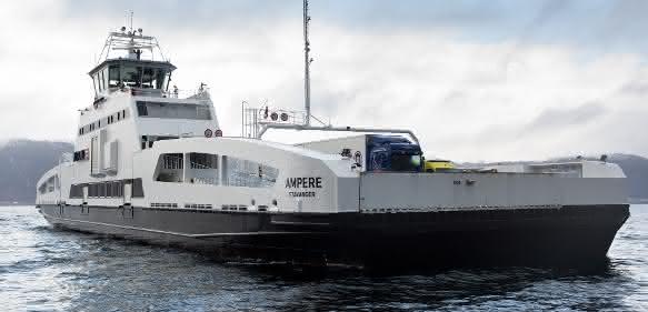 Elektrische Autofähre Ampere Stavanger auf dem Sognefjord Die weltweit erste elektrische Auto- und Passagierfähre