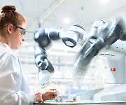Roboter Yumi Roboter von ABB