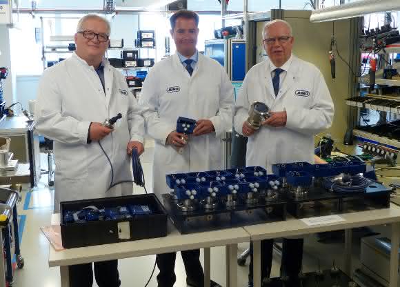 Bernhard und Michael Juchheim mit Matthias Kremer JUMO-Gesellschafter Juchheim mit Branchenmanager Wasser-Abwasser Matthias Kremer
