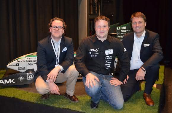 David Fink (Mitte) vom GreenTeam mit Bastian Mattlener (links) und Thomas Tischler von SKF