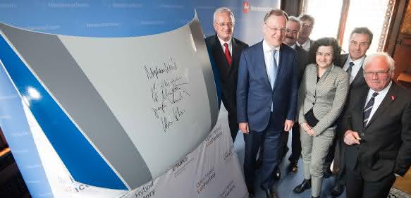Kooperationsteilnehmer automobiler Leichtbau Unterzeichnung der Vereinbarung "automobiler Leichtbau am Forschungsstandort Niedersachsen".