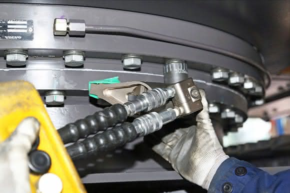 Hydraulikschrauber für hohe Drehmomente: Entspannte Kranz-Montage