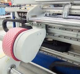 Schienenführungen in den Wickelmaschinen von Hedrich müssen sehr präzise verfahren können und belastbar sein.