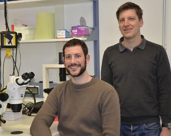 Jeremy Valluy (links) und Prof. Dr. Gerhard Schratt