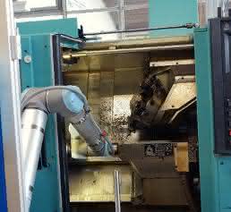 Roboter ohne Schutzzaun Roboter bei Fries Maschinenbau