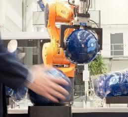 Mensch und Roboter
