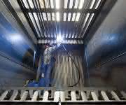 In einem Filtergehäuse von Keller Lufttechnik werden Schweißarbeiten geleistet. In einem Filtergehäuse von Keller Lufttechnik werden Schweißarbeiten geleistet.