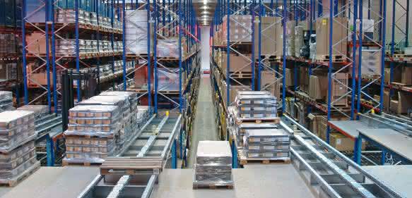 Ehrhardt + Partner: Lager- und Distributionsführung für den Werkstattausrüster Coler: Derselbe Fahrer, dieselbe Uhrzeit Ehrhardt + Partner: Lager- und Distributionsführung für den Werkstattausrüster Coler: Derselbe Fahrer, dieselbe Uhrzeit
