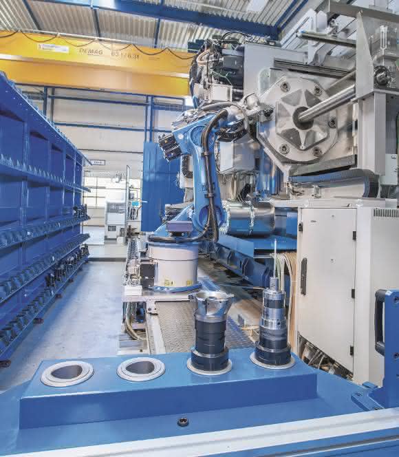 Werkzeugwechselsystem Werkzeugwechselsystem mit Kuka-Knickarmroboter KR60