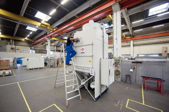 In der Innenmontage bei Keller Lufttechnik wird ein Abscheider gefertigt. In der Innenmontage bei Keller Lufttechnik wird ein Abscheider gefertigt.