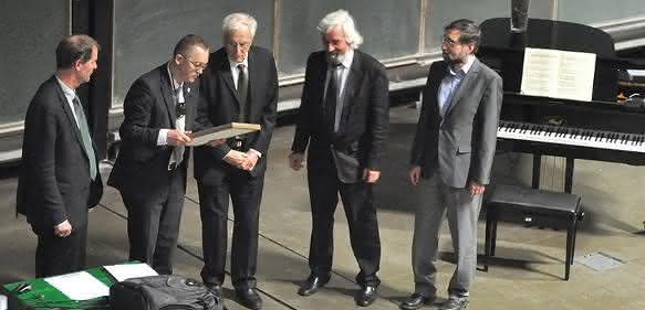 Urkundenübergabe