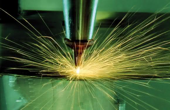 Schneiden mittels Laser herstellen Laserbearbeitungssystem von Laserpluss