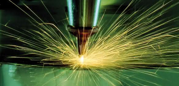 Schneiden mittels Laser herstellen Laserbearbeitungssystem von Laserpluss