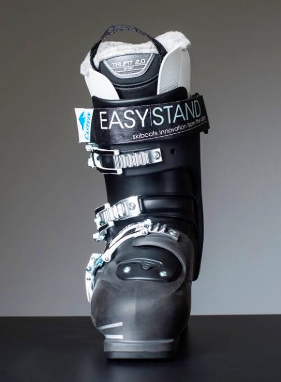 Skistiefel samt drei Inneneinlagen als Prototyp auf der ISPO: Der Schuh kommt aus dem Drucker