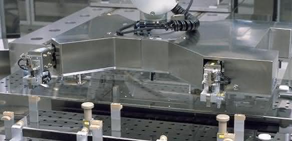 Stärken beider Steuerungswelten Offene Schnittstelle für Roboter von Stäubli: Die eigene Steuerung nutzen
