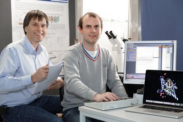 Prof. Christoph Fahlke (links) und Dr. Jan-Philipp Machtens Prof. Christoph Fahlke (links) und Dr. Jan-Philipp Machtens