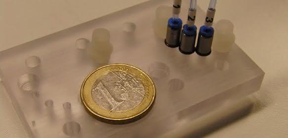 Multiorgan-Chip Multiorgan-Chip