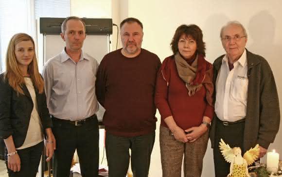 Tatiana Polomoshnov, Horst Linn jr, Oleg Sheshukov nebst Gattin und Horst Linn sen. Tatiana Polomoshnov, Horst Linn jr, Oleg Sheshukov nebst Gattin und Horst Linn sen.