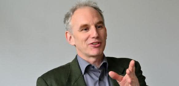 Dr. C. Thomas Simmons