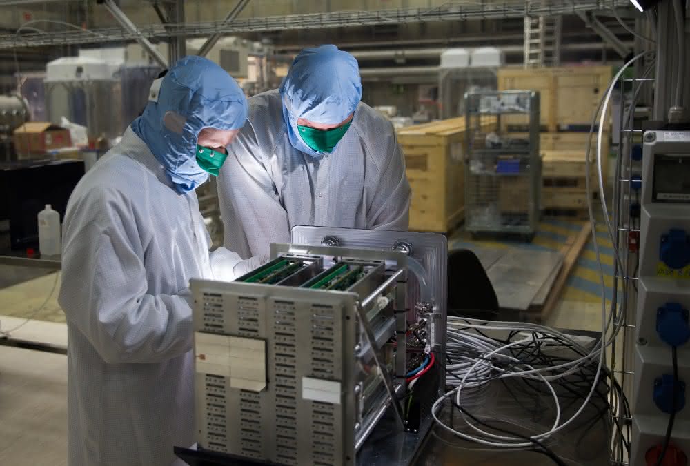 Mit ultrakurzen Momentaufnahmen zum Molekülkino: Ultraschneller Röntgendetektor erfolgreich getestet