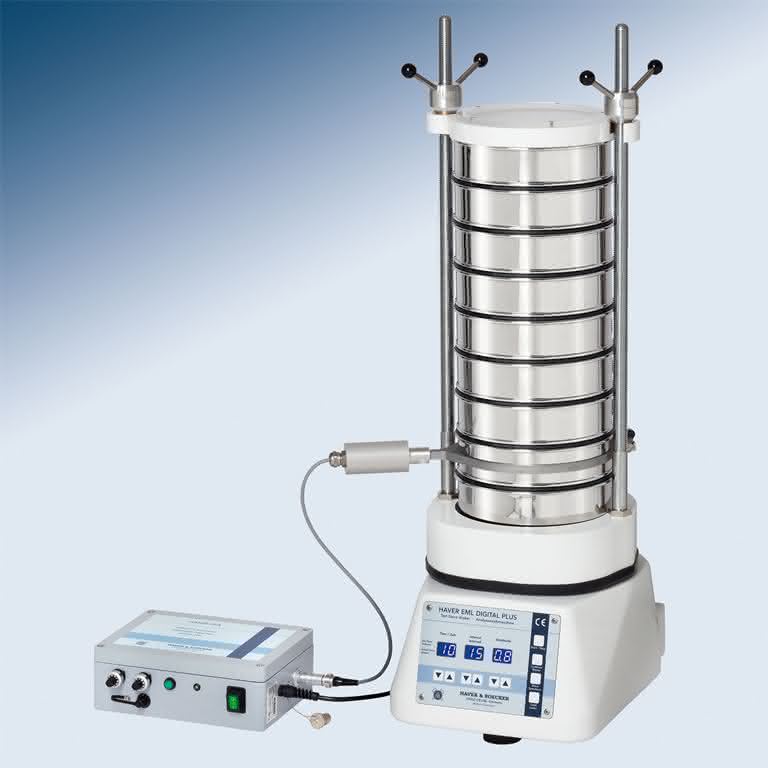 Siebturm Haver UFA mit Hochfrequenzgenerator zur Übertragung von Ultraschall auf die Siebrahmen. Siebturm Haver UFA mit Hochfrequenzgenerator zur Übertragung von Ultraschall auf die Siebrahmen.