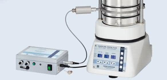 Siebturm Haver UFA mit Hochfrequenzgenerator zur Übertragung von Ultraschall auf die Siebrahmen.