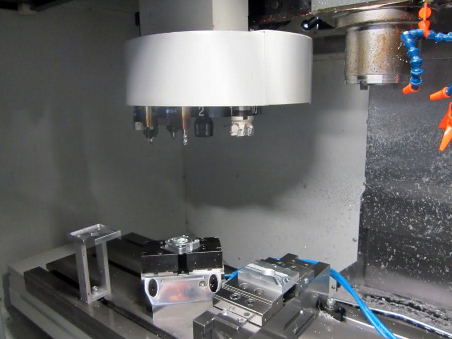 Universal-CNC-Werkzeugmaschine Universal-CNC-Werkzeugmaschine