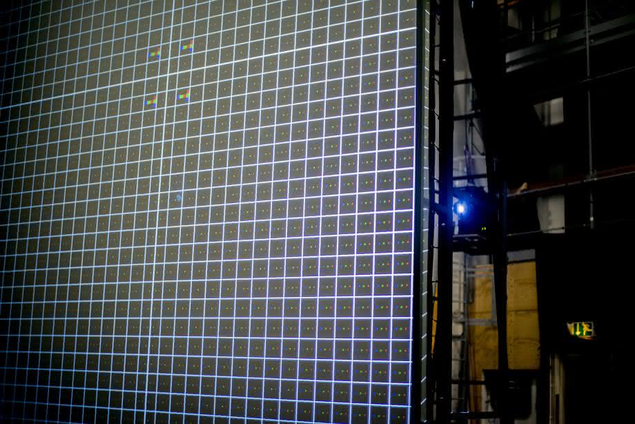Der 3D-HDD-Projektor im Testaufbau Der 3D-HDD-Projektor im Testaufbau