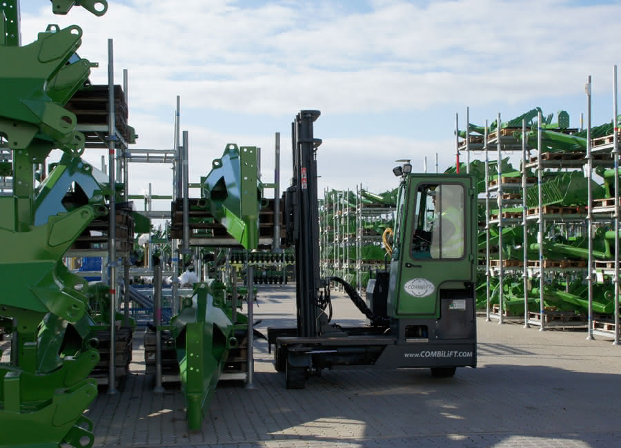 Combilift C4000 Combilift rüstet Landmaschinenproduktion mit Staplern aus: Iren-Kraft für die Centauren