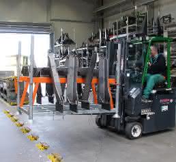 Combilift C4000 E-Modelle Combilift rüstet Landmaschinenproduktion mit Staplern aus: Iren-Kraft für die Centauren