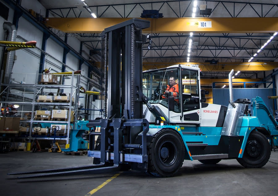 Lifttrucks in Serie: Umfassend überwacht