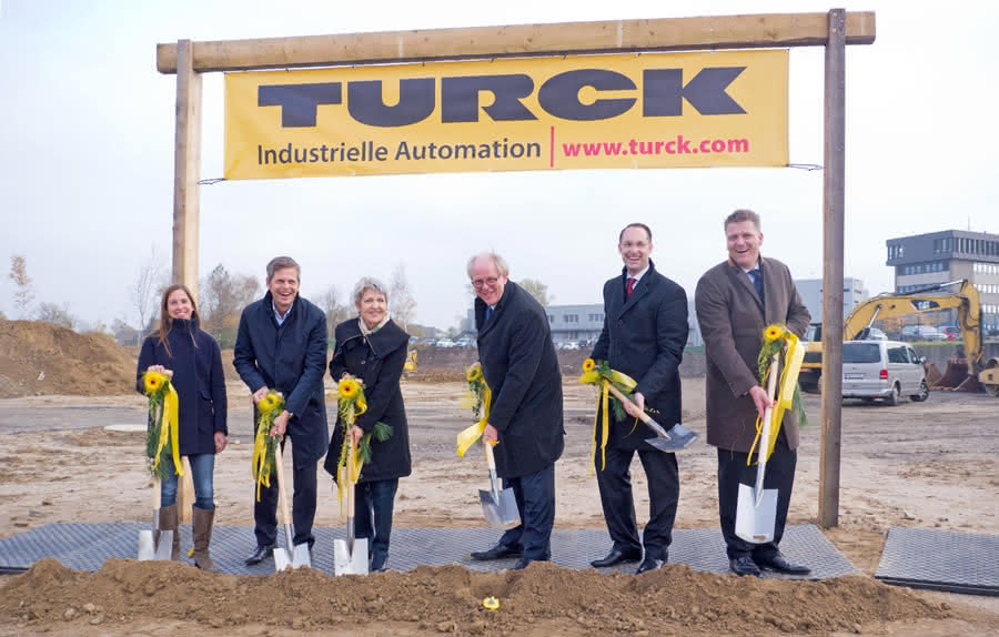 Startschuss für den Neubau Spatenstich bei Turck: Neubau für die Vertriebsstrategien