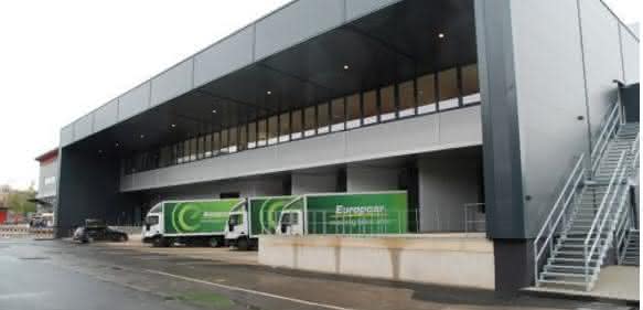 Logistisches Drehkreuz: Oerlikon Leybold Vacuum bezieht neues Logistikzentrum