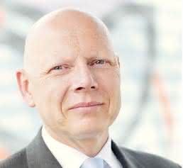 Mewa-Geschäftsführer Siegmar Becker Pinseltisch für Teilereinigung: Der geliehene Tisch