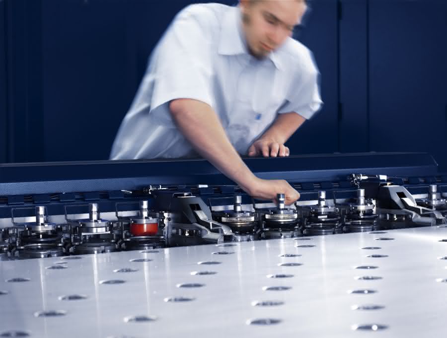 Werkzeugwechsel bei einer Stanzmaschine