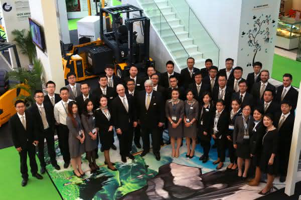 Vertriebsteam Jungheinrich China Intralogistik-Experte verbucht zweistellige Zuwachsraten: Jungheinrich: 10 Jahre Vertrieb in China