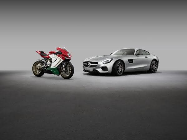 Mercedes-AMG GT S und die MV Agusta F3 800 Ago. Zusammenarbeit im Bereich Marketing und Vertrieb: Mercedes-AMG übernimmt 25% der Anteile an MV Agusta