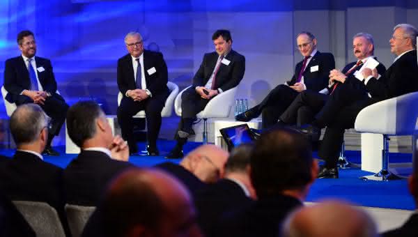 Schuler Management Kongress Gipfeltreffen der Umformspezialisten: Erster Schuler Management Kongress