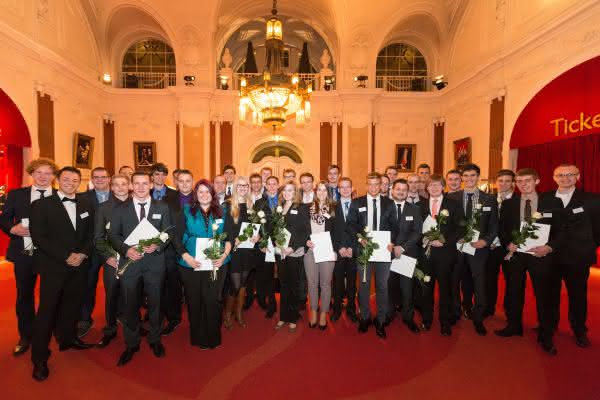 Wago-Stiftung Bad Oeynhausen Hervorragende Abschlüsse: Wago-Stiftung ehrt 48 ehemalige Azubis