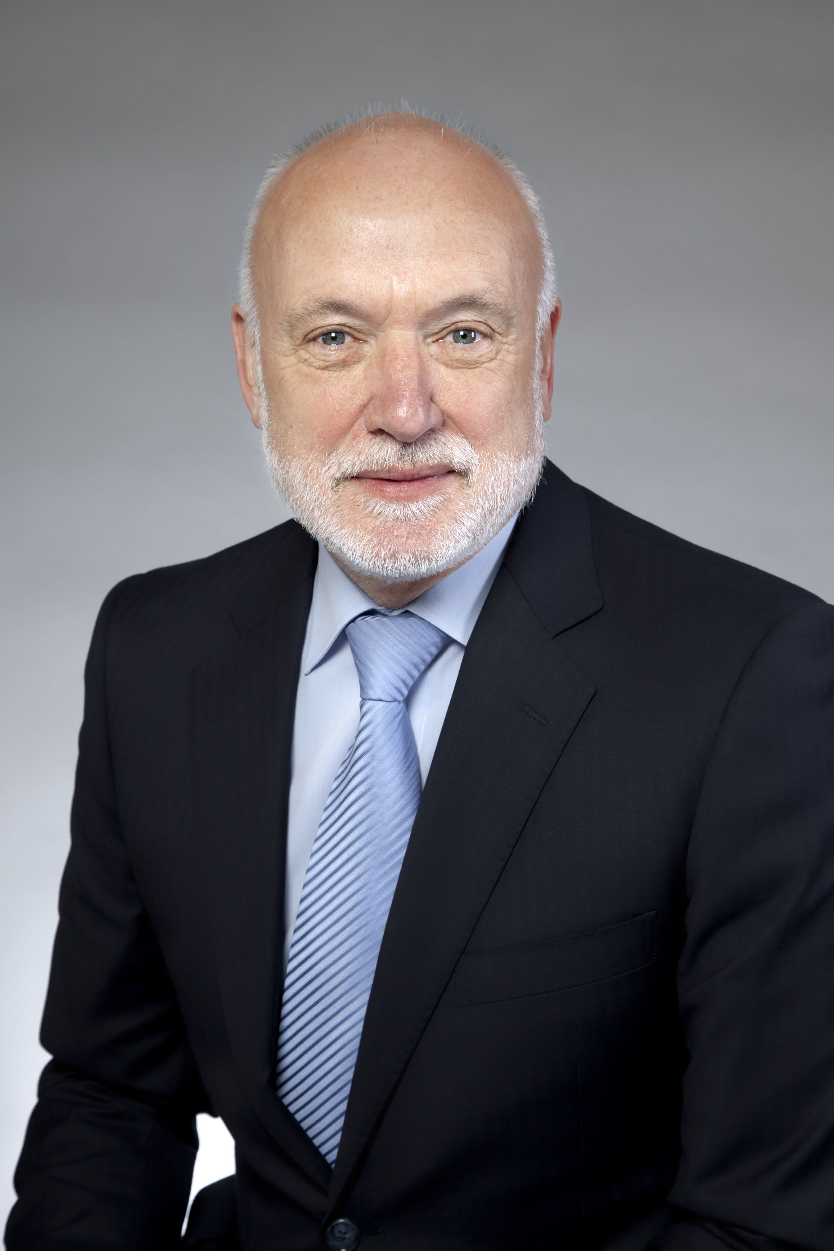 Bernhard Hoffmann im Ruhestand: Unitechnik ordnet Spitze neu Bernhard Hoffmann im Ruhestand: Unitechnik ordnet Spitze neu