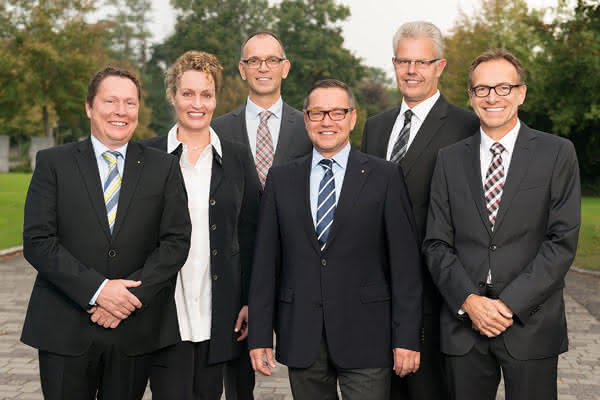 Die neue WAGO-Geschäftsleitung (von links): Sven Hohorst (Geschäftsführender Gesellschafter), Tordis Eulenberg (Leitung Personal, Organisationsentwicklung und Projekt-Management), Dr. Thomas Albers (Leitung Automation), Axel Börner (kaufmännische Leitung), Ulrich Bohling (Produktionsleitung) und Jürgen Schäfer (Vertriebsleitung). (Foto: WAGO) Erweiterung der Geschäftsleitung: Neue Führungs-Ressorts in der WAGO-Gruppe