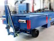 Halbautomatische Transportlösung für Schwergutpaletten: Hydraulik bewegt die Batterien