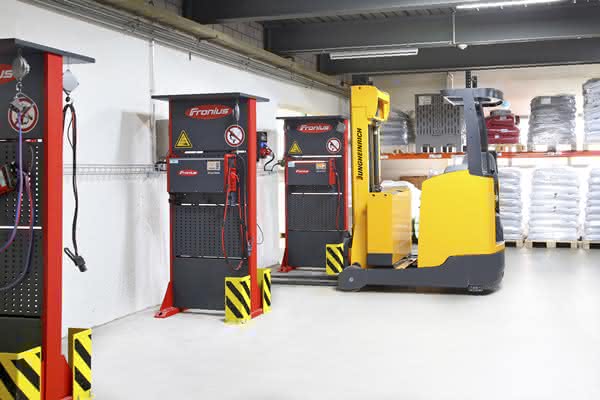 Fronius Ladegeräte bei Sulzer: Jeder Zyklus ein Unikat Fronius Ladegeräte bei Sulzer: Jeder Zyklus ein Unikat