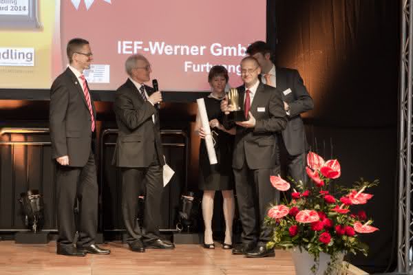 Servopressenbaureihe aiPRESS: 2. Platz beim handling award
