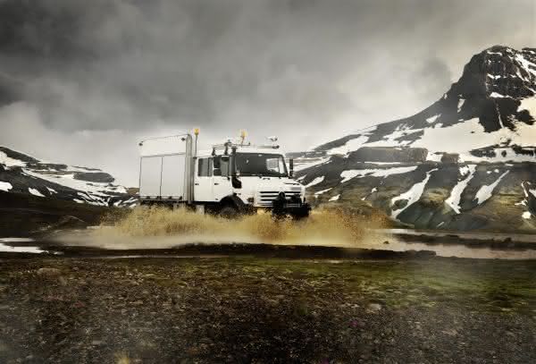 Mercedes Benz überzeugte den Stromversorger: Der Unimog beweist sich im isländischen Hochland