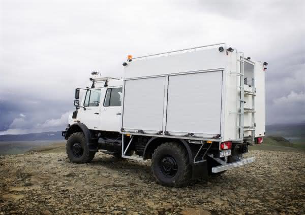 Mercedes Benz überzeugte den Stromversorger: Der Unimog beweist sich im isländischen Hochland