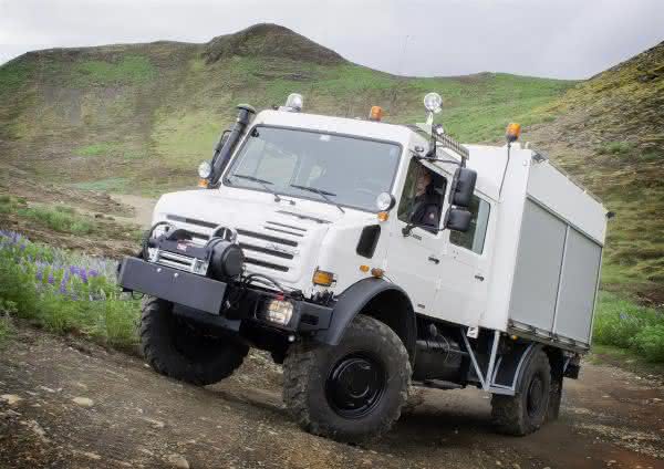 Unimog U 4000 mit Tirecontrol Mercedes Benz überzeugte den Stromversorger: Der Unimog beweist sich im isländischen Hochland